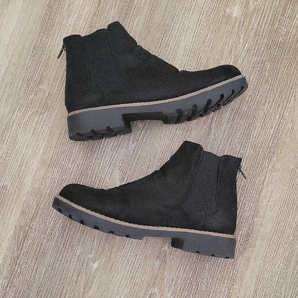 ESPIRIT  Black Suede Ankle Boots